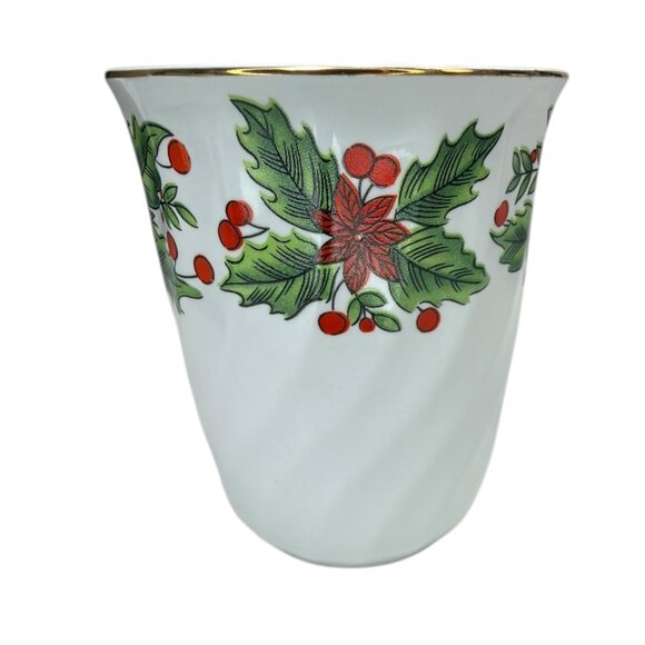 Set Of 4 Truly Tasteful Fine China Christmas Holly Berry Mugs 4.5" Tall Gold Rim - Picture 8 of 10